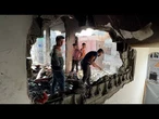 Les habitants de Gaza constatent les destructions après un raid israélien nocturne