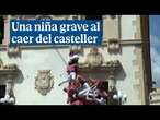 Una niña grave tras caer desde gran altura por el derrumbe del casteller