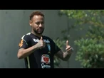 Neymar treina com bola e é festejado pelos companheiros de seleção | AFP