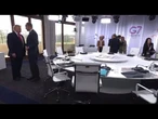 G7 Evian, Merz dona la maglia della nazionale di calcio tedesca a Trump durante vertice sull'Ucraina