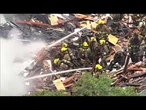 Fuga di gas a Dallas, esplode un condominio: i vigili del fuoco domano il rogo dall'alto