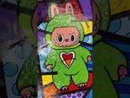Labubu do Romero Britto: Pintor brasileiro compartilha novas obras inspiradas no boneca; veja vídeo
