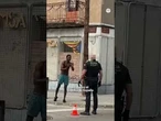 Albiol comparte el polémico vídeo de un inmigrante enfrentándose a la policía de Badalona #Albiol