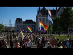 Marche des fiertés de Budapest : l'interdiction du défilé suscite un débat houleux au Parlement