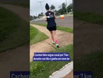 Cachorrinha segue casal por 7 km durante corrida e ganha um novo lar