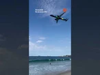Avião da Azul faz rasante em praias do RJ em parceria com CBF