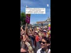 Brighton, Fatboy Slim: il dj set in strada contro la destra: "Più disco, meno fascismo"