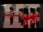 Euro 2024, guardie britanniche sostengono l'Inghilterra fuori da Buckingham Palace