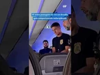 PF retira passageiro de voo em Brasília após comportamento indisciplinado #shorts #noticias #viral