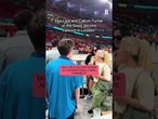 Dua Lipa e Callum Turner tra il pubblico al concerto Oasis
