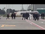 Il papa si IMBARCA sul'aereo dei reali di Spagna