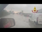 Maltempo, soccorsi al lavoro a Modena. Comuni: "Evitare gli spostamenti"