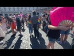 In migliaia in piazza al corteo del Roma Pride con bandiere e ventagli arcobaleno