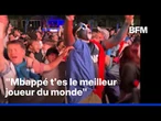 Les supporters français célèbrent la victoire des Bleus pour leur entrée en lice au Mondial 2026