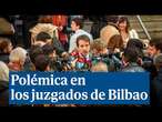 Polémica en Bilbao por las pegatinas que señalan a acusados y abogados de violencia de género