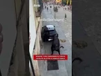 Spagna, toro imbizzarrito carica un'auto in città: il video è virale