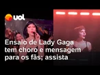Lady Gaga faz discurso, chora e vai na grade durante ensaio antes de show em Copacabana; veja vídeos