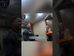 La inesperada entrega de pizza de unos agentes tras detener al repartidor