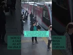 Distratta dagli auricolari non si accorge del tram che passa: salvata da una guardia giurata