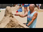 Des artistes sculptent d'immenses animaux marins dans le sable