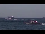 Hormuz, le immagini delle navi che attraversano lo stretto con la scorta dei pasdaran