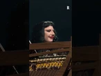 A Milano il pubblico intona 'Sei bellissima': Lady Gaga si commuove