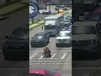 "Homem-aranha" ajuda cadeirante a atravessar avenida nos EUA
