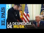 Trump le entrega a Elon Musk una llave dorada de la Casa Blanca en el acto de despedida
