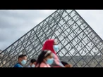 Le Louvre reste fermé après un audacieux vol en plein jour qui choque Paris