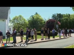 Hundreds of strangers show up for WWII veteran’s funeral