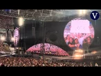 Chris Martin canta a una pareja que se compromete en su concierto: "Te aconsejo que te arrodilles"