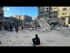 Gaza, palestinesi fra le macerie dopo l'ennesimo raid israeliano
