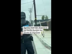 Agentes de MIGRACIÓN disparan contra vehículo en detención #shorts