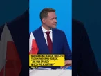 Nawrocki na debacie wręczył Trzaskowskiemu zdjęcie. "Jak Pan spojrzy w oczy policjantom?"