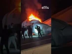 Texas, aereo precipita sull'autostrada e prende fuoco: un morto