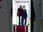 El #GOLPE de #BRIGITTE al #PRESIDENTE FRANCÉS #MACRON a su LLEGADA a #VIETNAM en #AVIÓN | RTVE