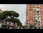 Un bellissimo arcobaleno prima singolo e poi doppio su via Prenestina, Roma dopo un breve acquazzone