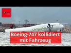 Boeing-747-Frachter kollidiert mit Fahrzeug und schlittert über Landebahn ins Meer