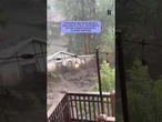 Nel New Mexico una strada è stata trascinata dal fiume