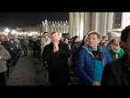 L'audio di papa Francesco in Piazza San Pietro sorprende i fedeli in preghiera