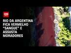 Rio da Argentina fica vermelho “sangue” e assusta moradores | AGORA CNN