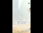 Berlino, la polizia "spara" con gli idranti sulla folla ma questa volta sono tutti felici
