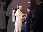 El papa recibe la Llave de Oro de la Villa de Madrid de manos del alcalde