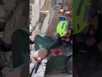 Bebê de nove meses é retirado vivo de escombros três dias após terremotos
