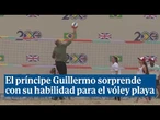 El príncipe Guillermo se atreve a jugar al vóley playa en Brasil y no se le da nada mal