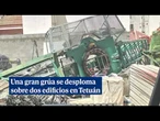 Una gran grúa se desploma sobre dos edificios en Tetuán: solo hay daños materiales