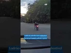 Ladrão de moto fica sem combustível durante perseguição policial e é preso #eua #shorts #viral #usa