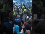BRYTYJSKI SKANDAL! "Nie mogę oddychać" - policja zignorowała nóż, a aresztowała zaatakowanego