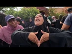 Rafah, "La fame ci ha uccisi": i palestinesi piangono i parenti morti in attesa degli aiuti