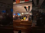 Homem saca arma após briga em restaurante de shopping em São Paulo